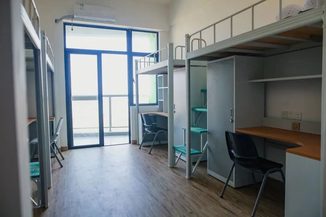 不敢信！广东这些大学新生9月入住新宿舍，有人却挤30人间？|江门市|广东省|增城市_新浪新闻