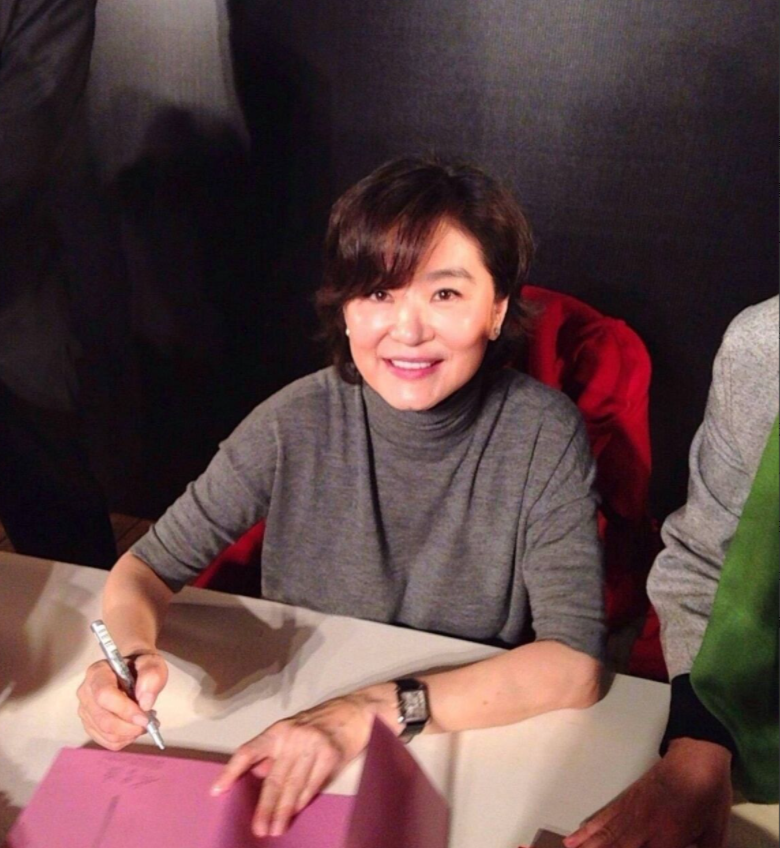 掀起刘海扎马尾辫更贵气|林青霞|马尾辫|刘海_新浪新闻