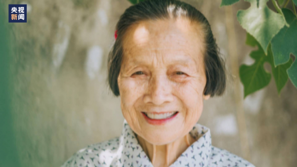 太美太暖！90后姑娘为80岁外婆拍大片！“我要给外婆拍到一百岁！”休闲区蓝鸢梦想 - Www.slyday.coM