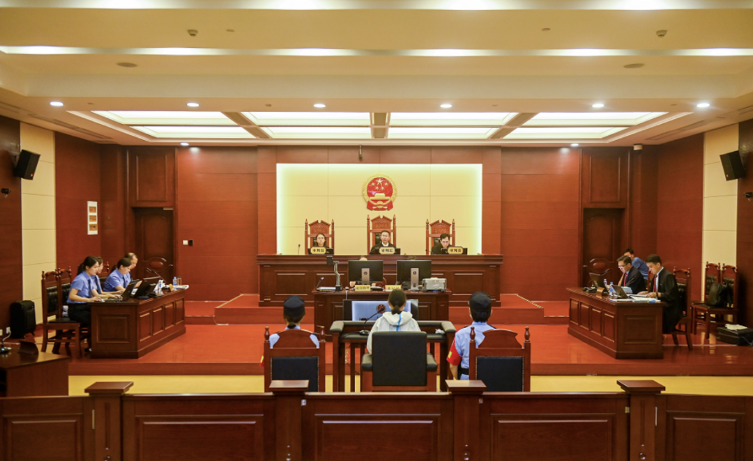 劳荣枝涉嫌犯故意杀人罪,抢劫罪,绑架罪上诉一案庭审现场.