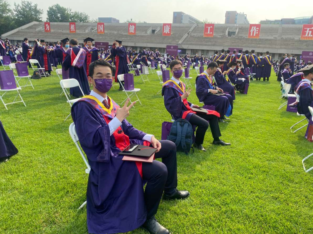 记者注意到在最新一期的视频中史家昕回顾了4年来的科普经历希望给