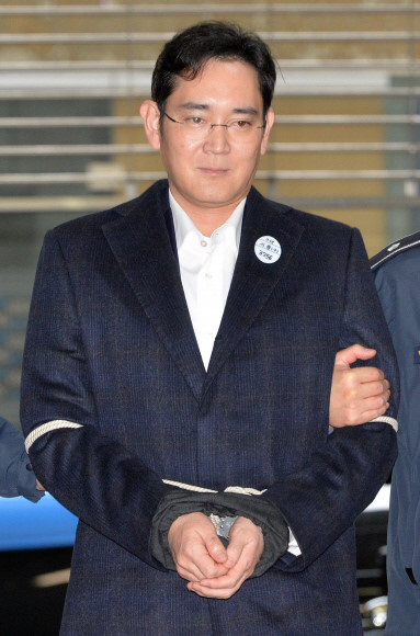 李在镕获刑入狱（来源：首尔新闻）