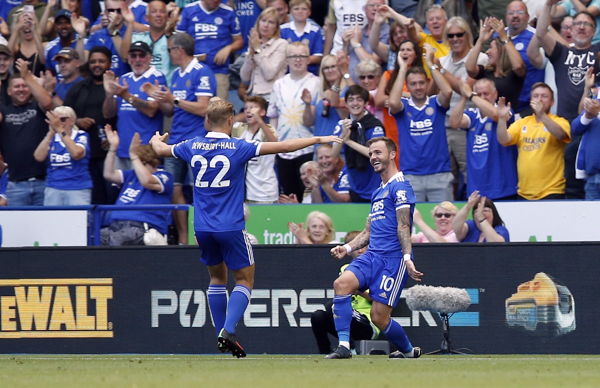 足球英超莱斯特城不敌南安普顿