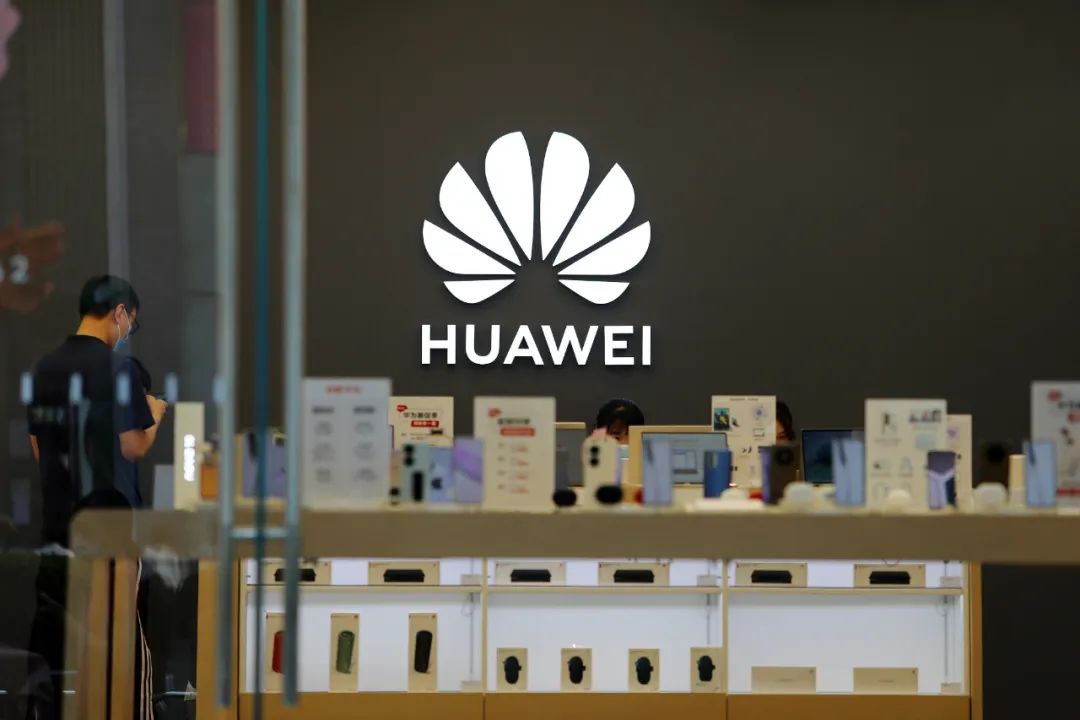 2022年7月24日,位于广东深圳福田区华强北的华为专卖店.图/ic photo