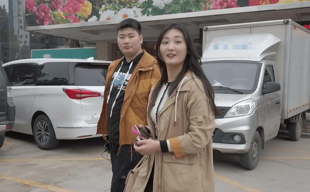 大衣哥新儿媳妇晒结婚照!