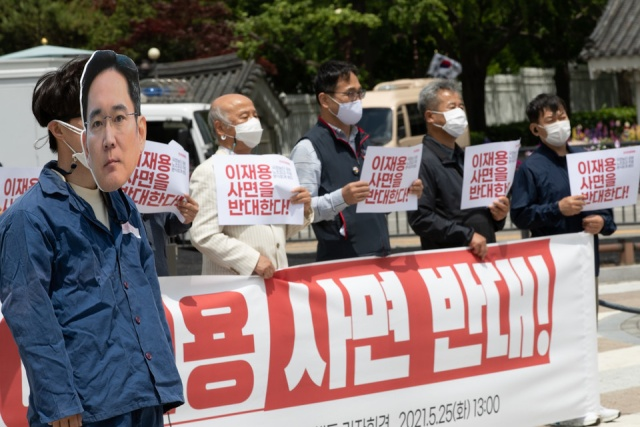2021年，在李在镕第一次有可能特赦时，劳工团体“全国民众行动”组织反对游行（图源：韩媒）