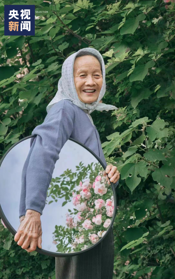 太美太暖！90后姑娘为80岁外婆拍大片！“我要给外婆拍到一百岁！”休闲区蓝鸢梦想 - Www.slyday.coM