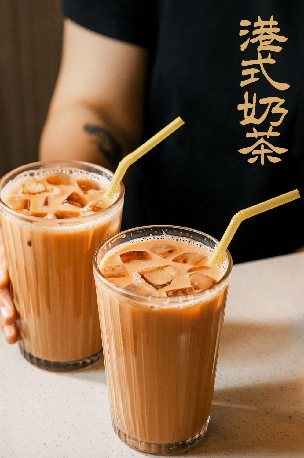 运,保留下了这一爿小小的茶档,冷冽清新的冻柠茶,茶韵浓厚的港式奶茶