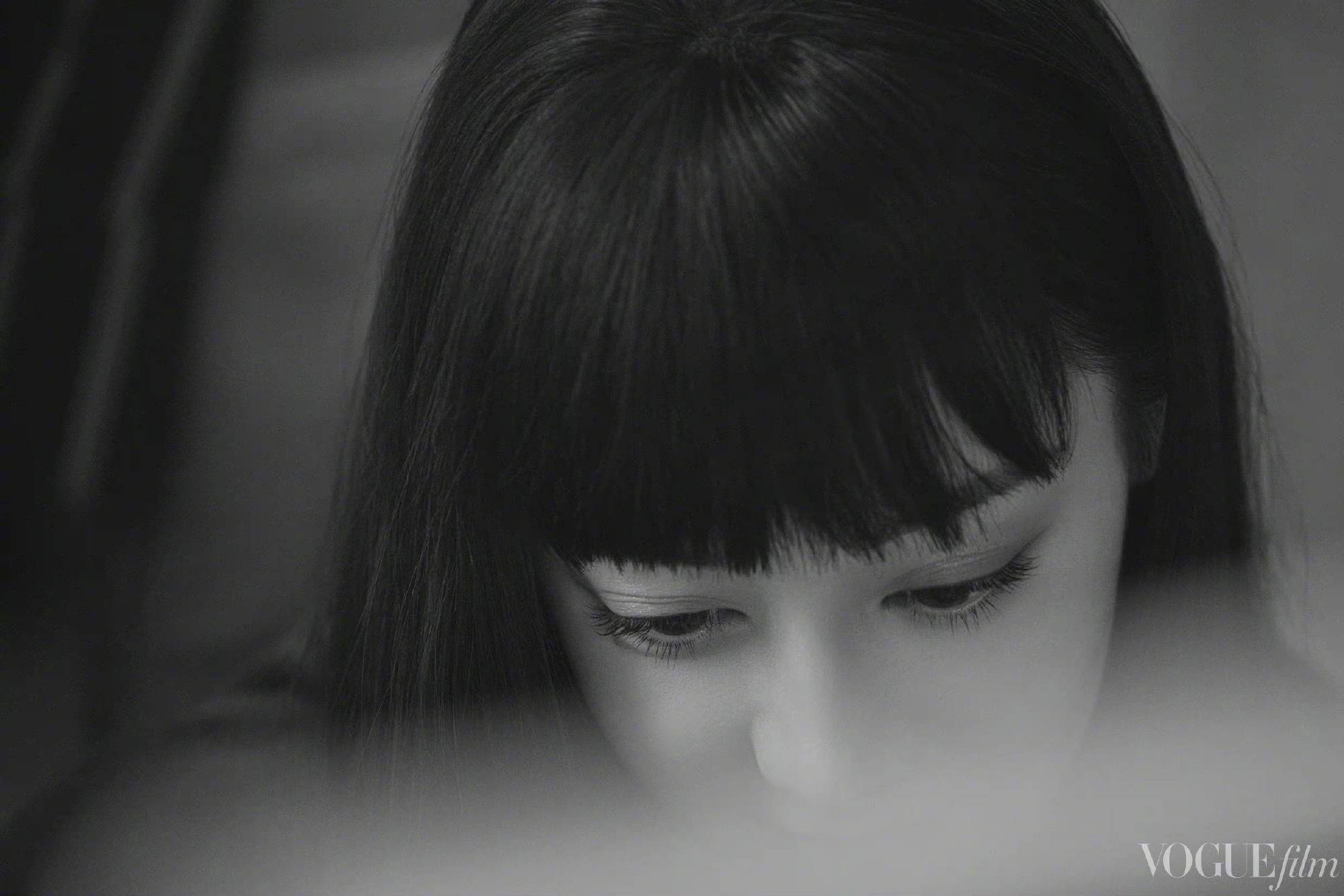 迪丽热巴段奕宏合拍大片，儒雅大叔鬼马少女质感足休闲区蓝鸢梦想 - Www.slyday.coM