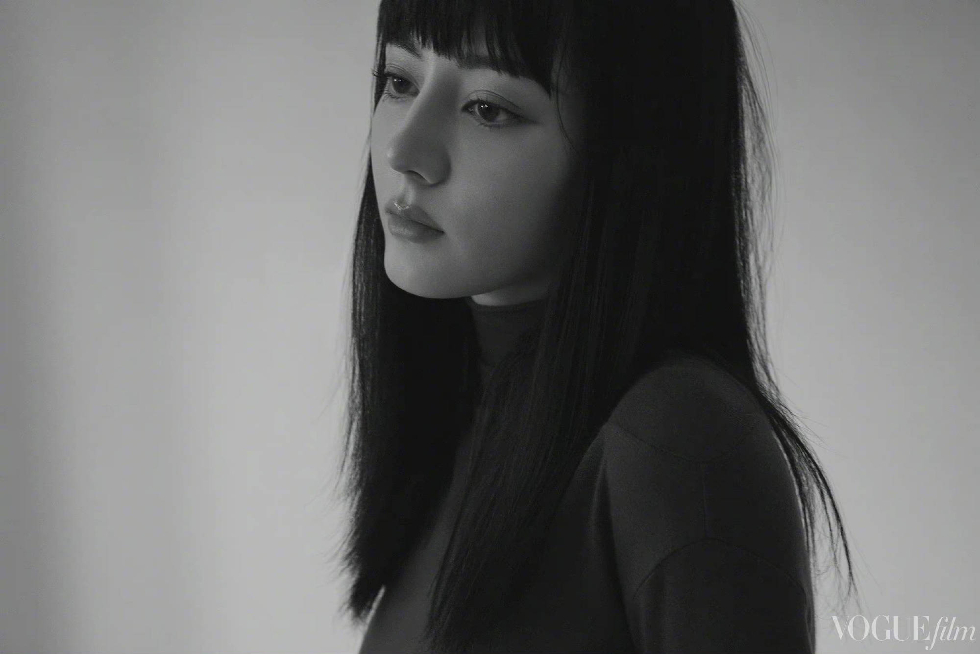 迪丽热巴段奕宏合拍大片，儒雅大叔鬼马少女质感足休闲区蓝鸢梦想 - Www.slyday.coM