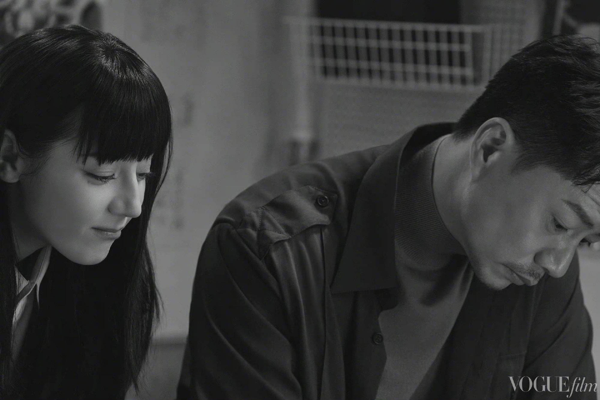 迪丽热巴段奕宏合拍大片，儒雅大叔鬼马少女质感足休闲区蓝鸢梦想 - Www.slyday.coM