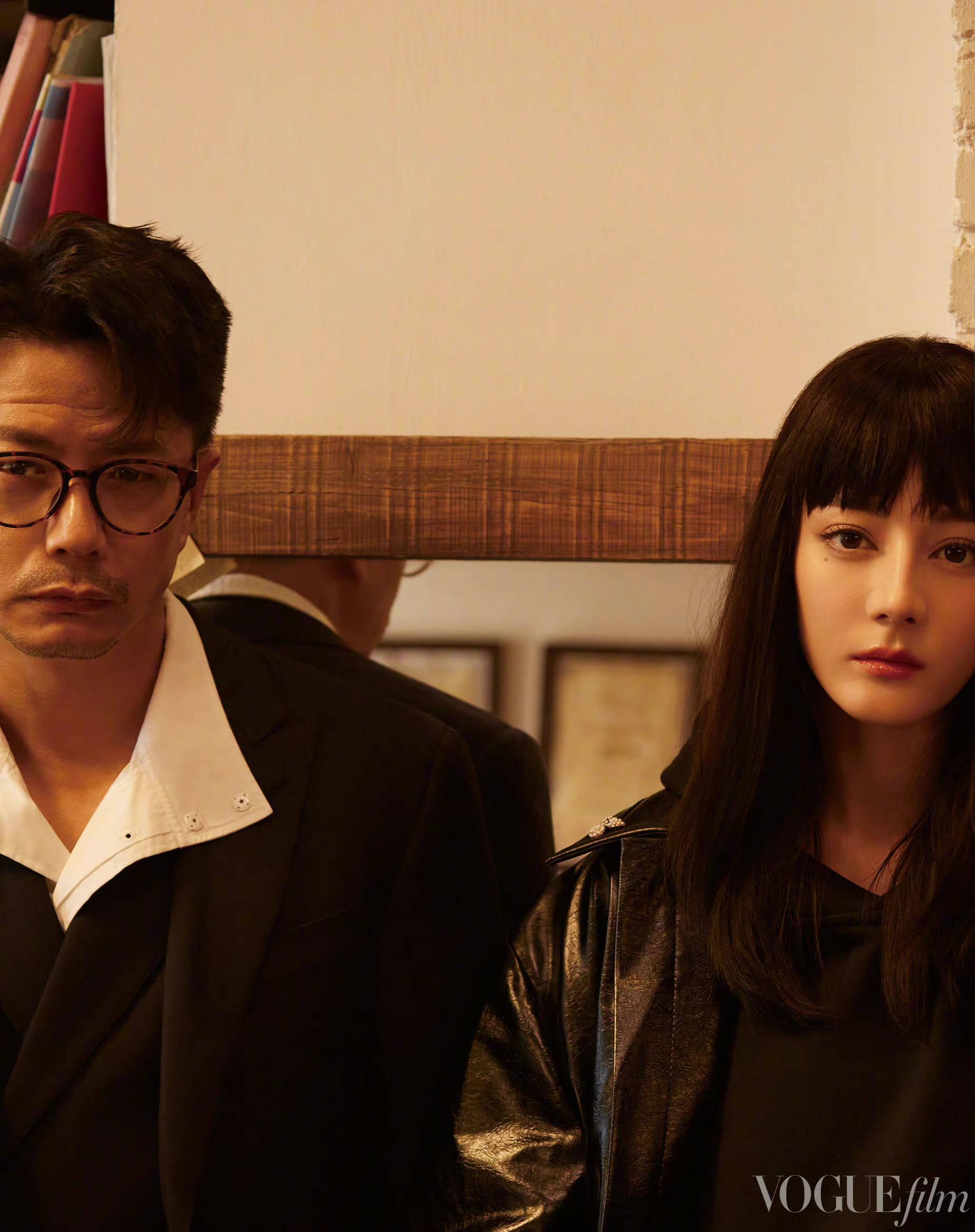 迪丽热巴段奕宏合拍大片，儒雅大叔鬼马少女质感足休闲区蓝鸢梦想 - Www.slyday.coM