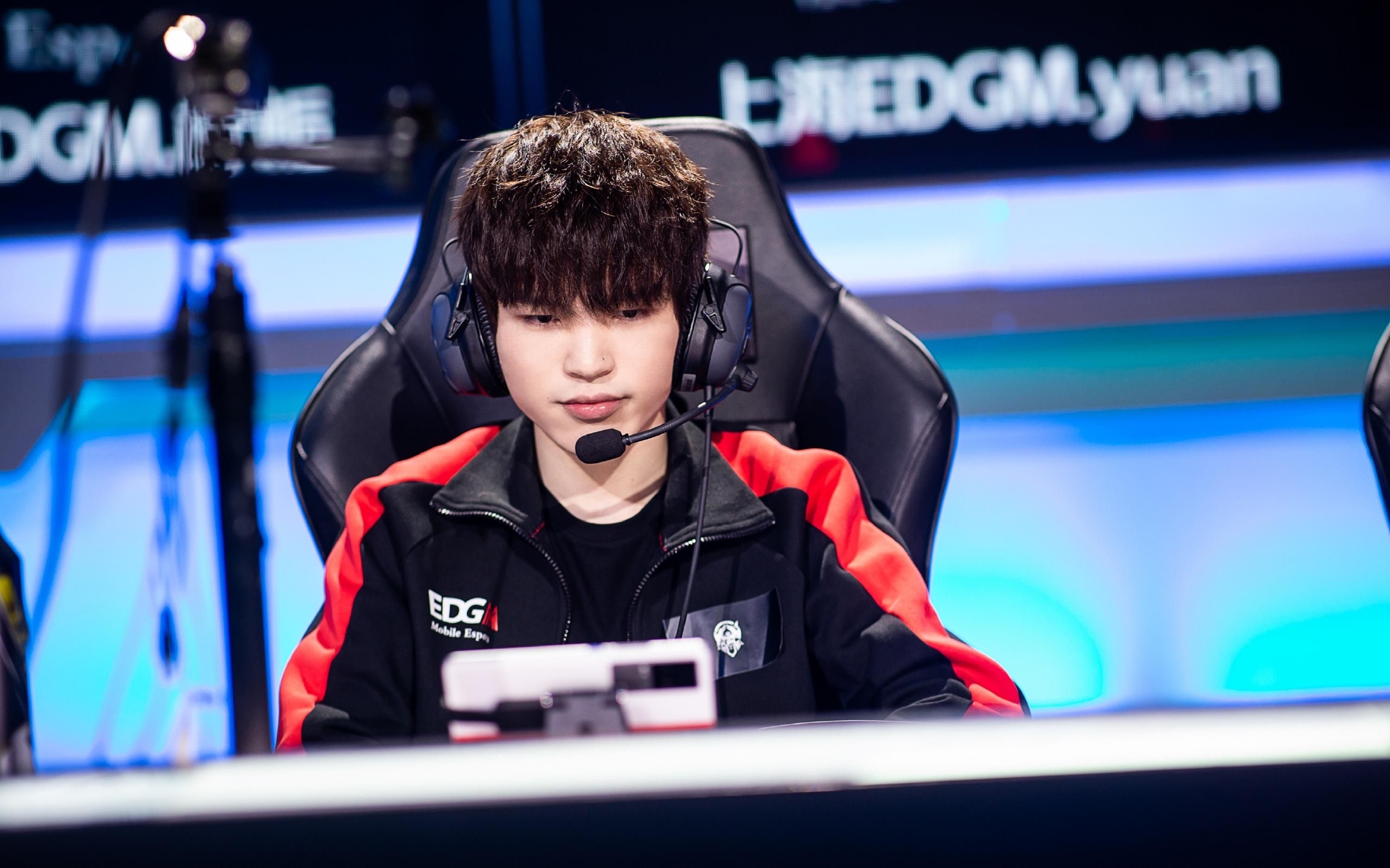 “三冠边路”柠栀还没想过退役，能打就会一直打下去｜专访休闲区蓝鸢梦想 - Www.slyday.coM