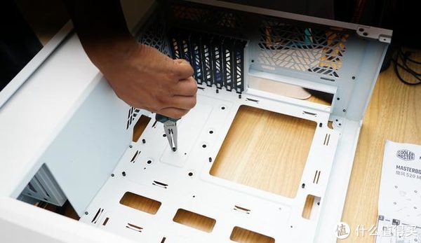 好机箱也能提升使用体验：酷冷至尊MB520MESH中塔机箱分享休闲区蓝鸢梦想 - Www.slyday.coM