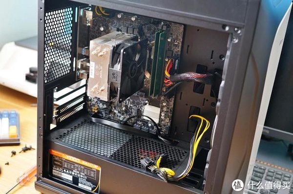 好机箱也能提升使用体验：酷冷至尊MB520MESH中塔机箱分享休闲区蓝鸢梦想 - Www.slyday.coM