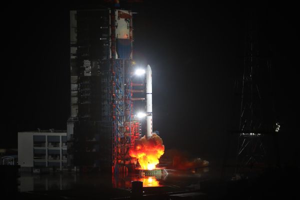 港媒:中国研制新一代载人火箭 2030年左右可载人登月