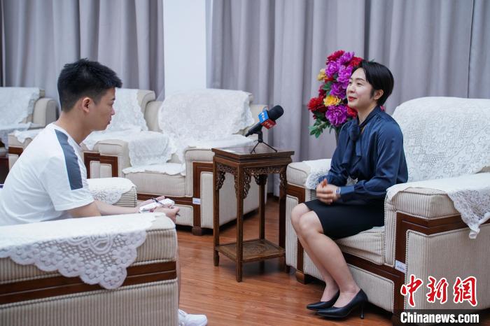图为钟青芯接受中新网专访 陈冠言 摄