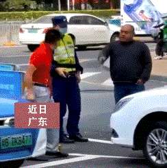 男子为当网红将锅改成方向盘，边泡面边开车！（200期）休闲区蓝鸢梦想 - Www.slyday.coM