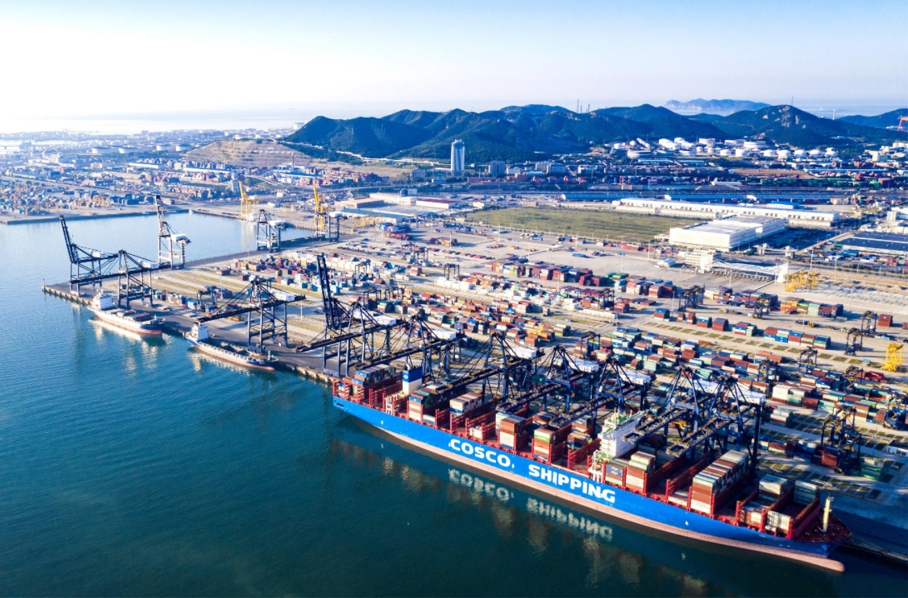 欣欣向荣的大连港