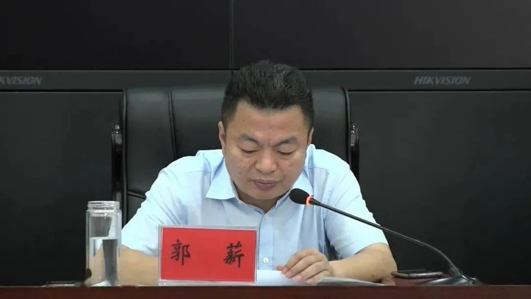 郭薪曾任嘉禾县县长,县委书记,2021年7月任郴州市委副秘书长,至此番