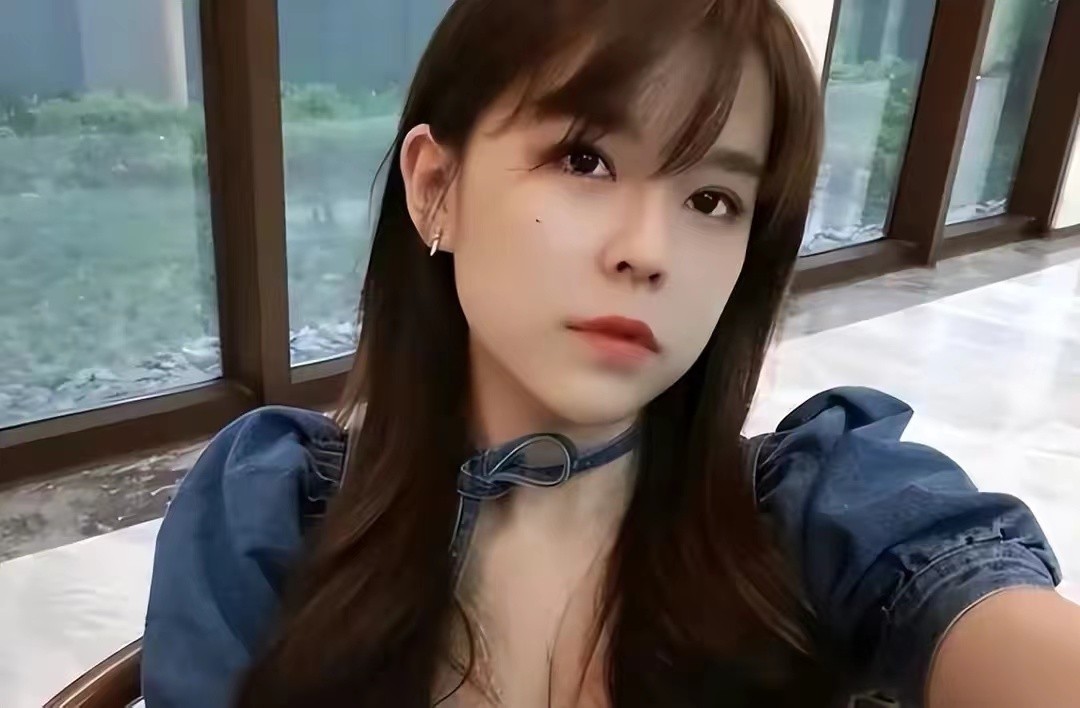 东方媚儿上演独特整活场面!