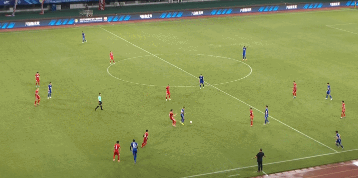 謝鵬飛前插抽射近角破門。