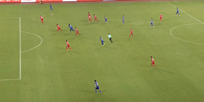 馬爾康頭球破門。