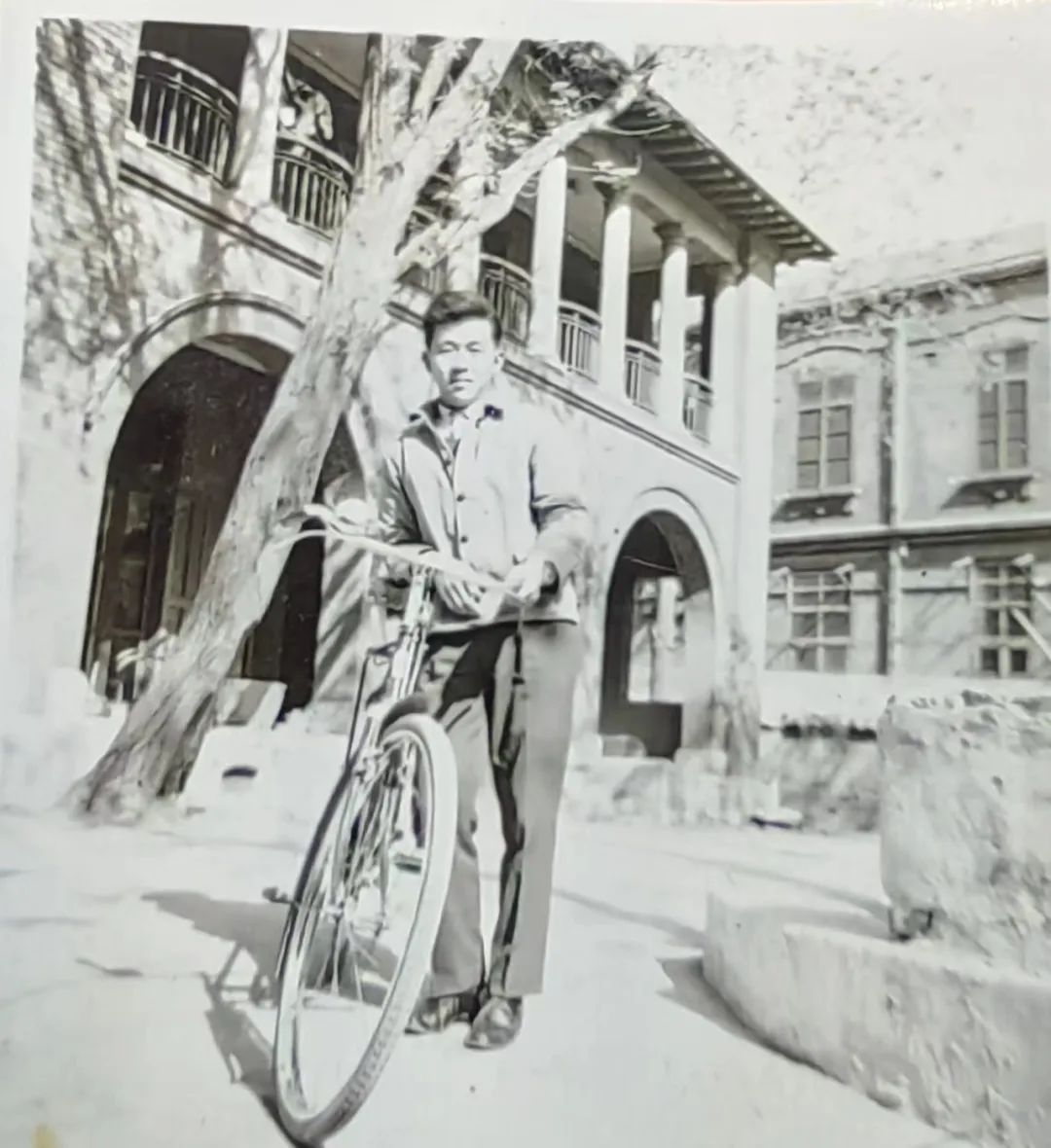 71年后，女孩以695分考上爷爷的母校，这是她的梦中情校休闲区蓝鸢梦想 - Www.slyday.coM