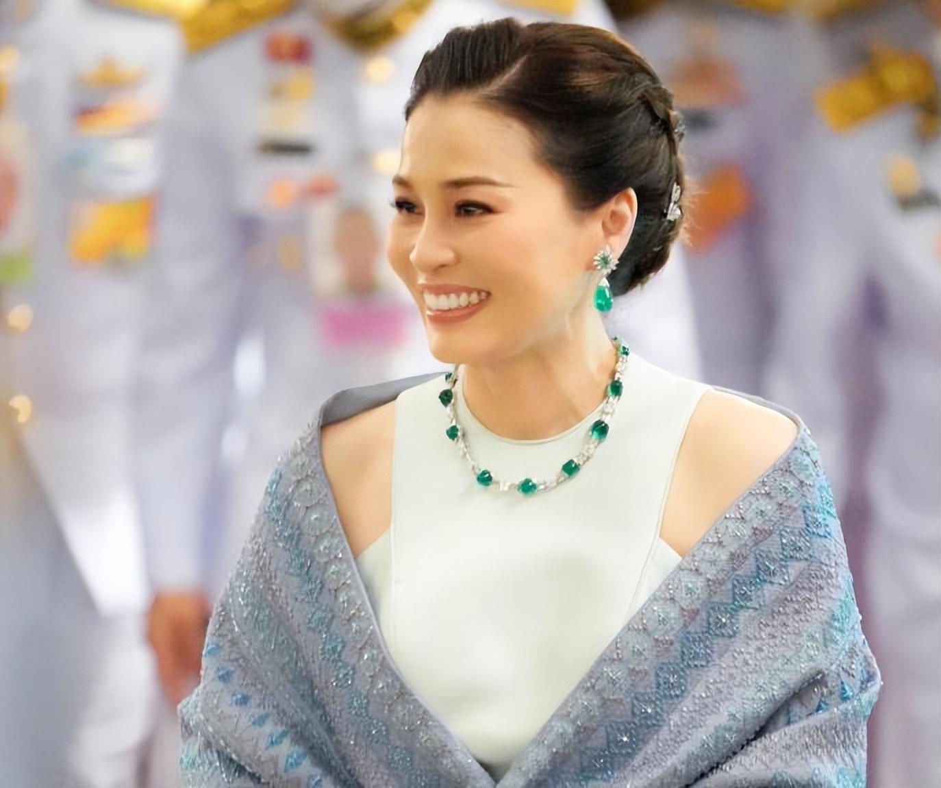 身披绫罗绸缎惊艳,华裔王后就是雍容华贵|民国|苏提达|王后_新浪新闻