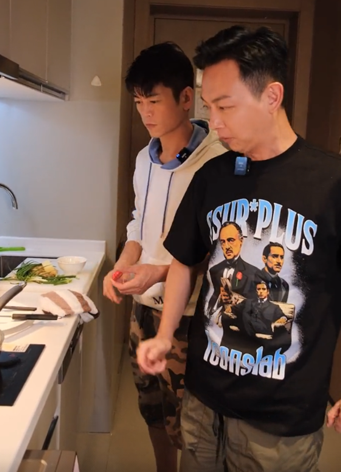 林峯携妻女参加饭局,张馨月抱娃不方便,吴卓羲给她卷肉很贴心休闲区蓝鸢梦想 - Www.slyday.coM 林峯携妻女参加饭局,张馨月抱娃不方便,吴卓羲给她卷肉很贴心休闲区蓝鸢梦想 - Www.slyday.coM