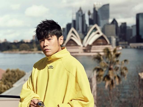 周杰伦新采访自信满满：我出专辑不讨好观众，靠感觉写歌想写就写|新专辑|音乐|粉丝|周董|下颌_新浪新闻