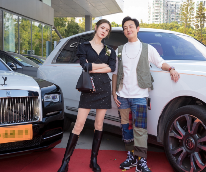 林峯携妻女参加饭局,张馨月抱娃不方便,吴卓羲给她卷肉很贴心休闲区蓝鸢梦想 - Www.slyday.coM 林峯携妻女参加饭局,张馨月抱娃不方便,吴卓羲给她卷肉很贴心休闲区蓝鸢梦想 - Www.slyday.coM