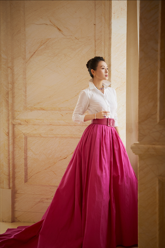 43岁章子怡登上金九封面，让我get到啥叫高级！美从来与年龄无关休闲区蓝鸢梦想 - Www.slyday.coM