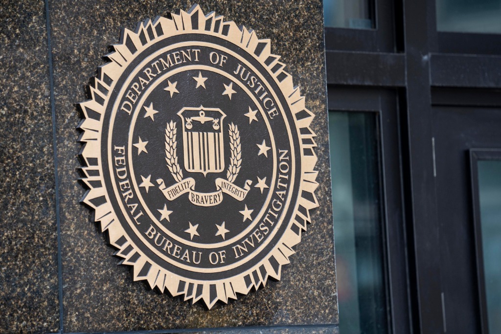 这是8月15日在美国华盛顿拍摄的美国联邦调查局标志。新华社记者刘杰摄