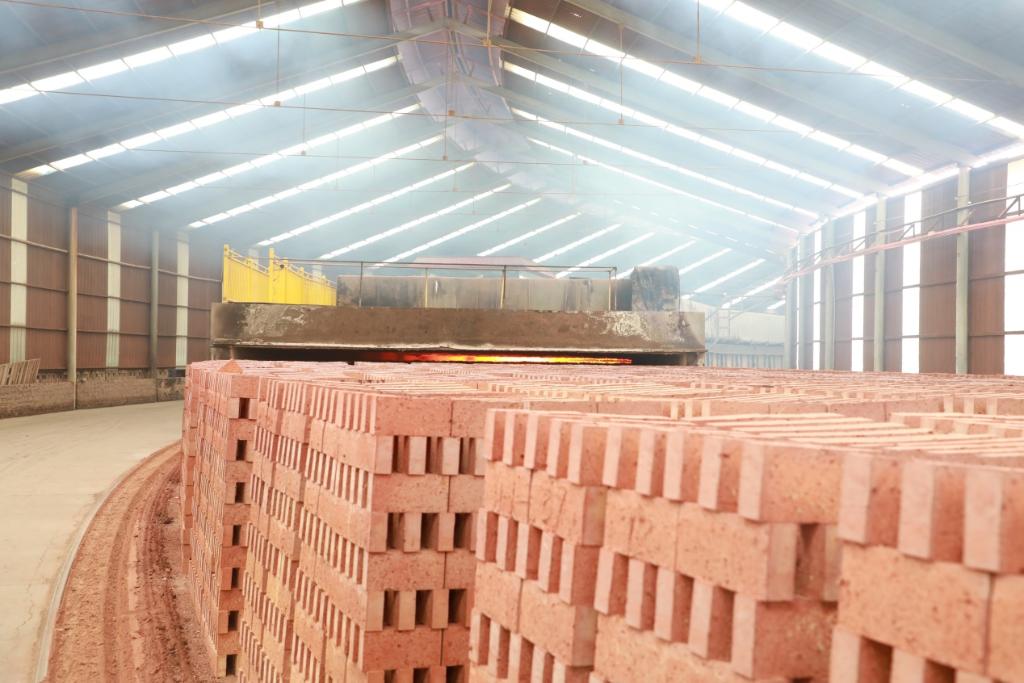 这家砖厂加速绿色发展 将"污泥变废为宝"|环保|集体经济_新浪新闻