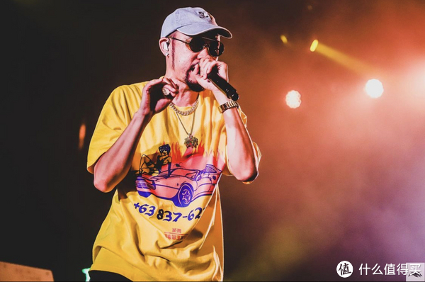 年过四十的“差不多先生”热狗，如今的穿搭还是那么街头吗？休闲区蓝鸢梦想 - Www.slyday.coM