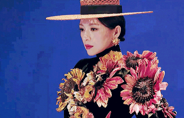 43岁章子怡登上金九封面，让我get到啥叫高级！美从来与年龄无关休闲区蓝鸢梦想 - Www.slyday.coM