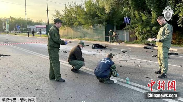 当地时间8月21日凌晨，莫斯科州发生汽车爆炸，俄知名社会学家杜金的女儿杜金娜在爆炸中身亡。