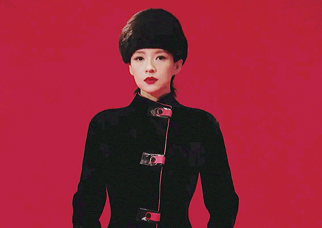 43岁章子怡登上金九封面，让我get到啥叫高级！美从来与年龄无关休闲区蓝鸢梦想 - Www.slyday.coM