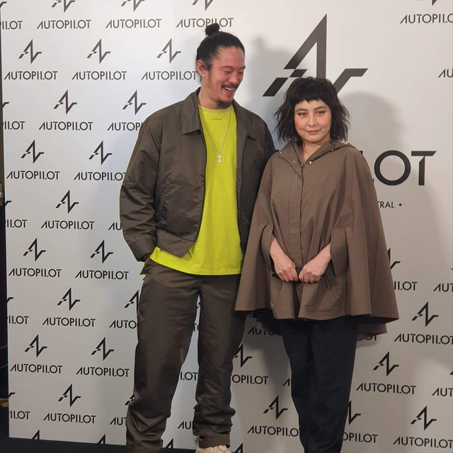 何超琼带密友俞琤现身顶级名媛聚会，获干女儿及赌王二房全员支持|何超琼|俞琤|香港_新浪新闻