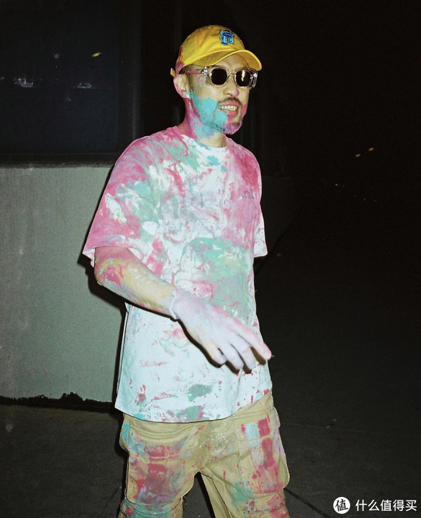 年过四十的“差不多先生”热狗，如今的穿搭还是那么街头吗？休闲区蓝鸢梦想 - Www.slyday.coM