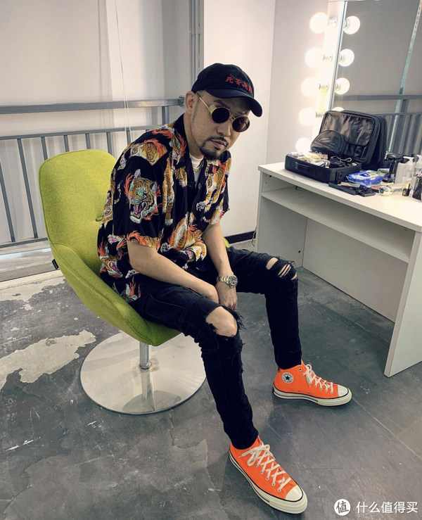 年过四十的“差不多先生”热狗，如今的穿搭还是那么街头吗？休闲区蓝鸢梦想 - Www.slyday.coM