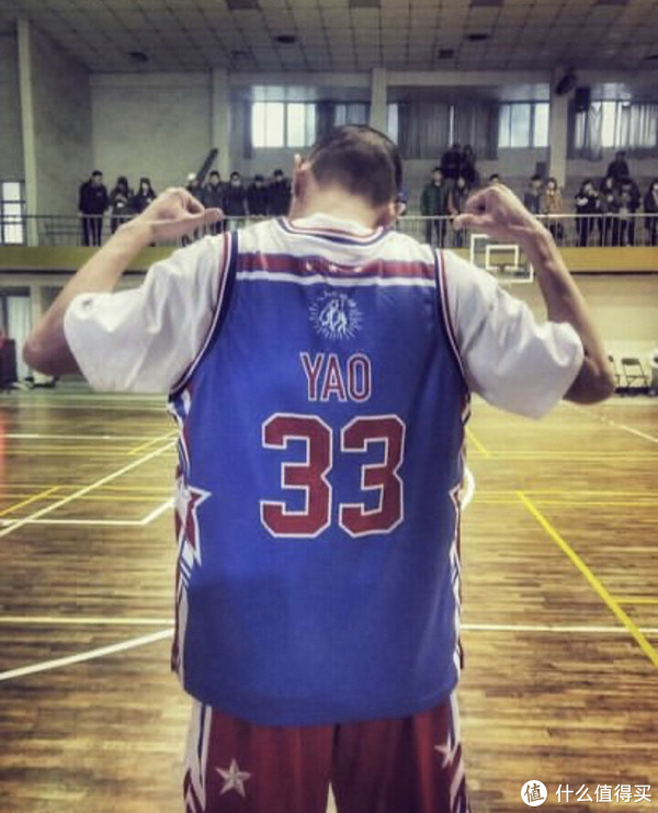 年过四十的“差不多先生”热狗，如今的穿搭还是那么街头吗？休闲区蓝鸢梦想 - Www.slyday.coM