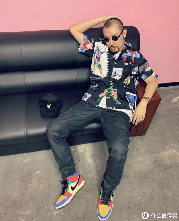 年过四十的“差不多先生”热狗，如今的穿搭还是那么街头吗？休闲区蓝鸢梦想 - Www.slyday.coM