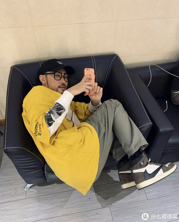 年过四十的“差不多先生”热狗，如今的穿搭还是那么街头吗？休闲区蓝鸢梦想 - Www.slyday.coM