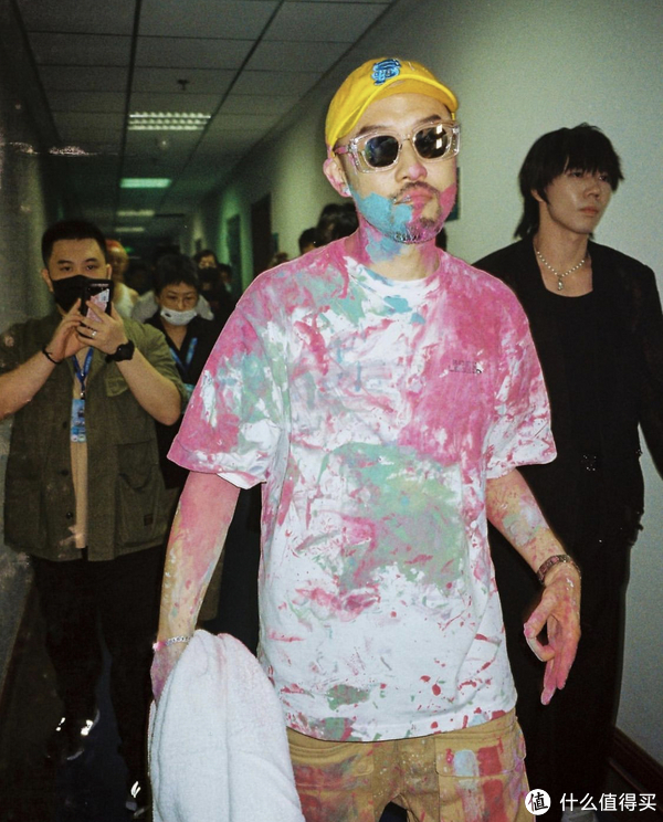 年过四十的“差不多先生”热狗，如今的穿搭还是那么街头吗？休闲区蓝鸢梦想 - Www.slyday.coM