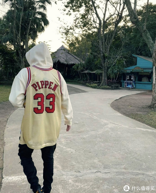 年过四十的“差不多先生”热狗，如今的穿搭还是那么街头吗？休闲区蓝鸢梦想 - Www.slyday.coM