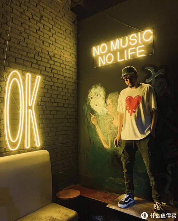 年过四十的“差不多先生”热狗，如今的穿搭还是那么街头吗？休闲区蓝鸢梦想 - Www.slyday.coM