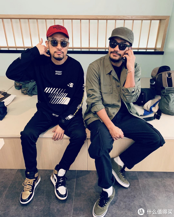 年过四十的“差不多先生”热狗，如今的穿搭还是那么街头吗？休闲区蓝鸢梦想 - Www.slyday.coM