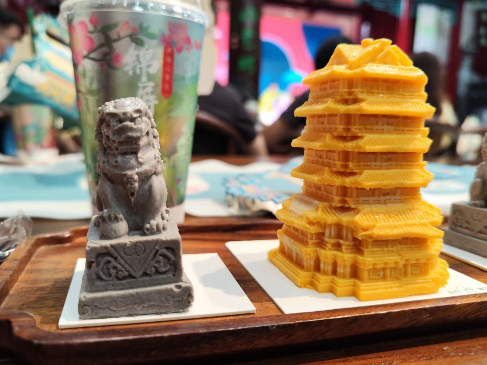 图为南丰戏楼中的文创茶点.刘星晨摄